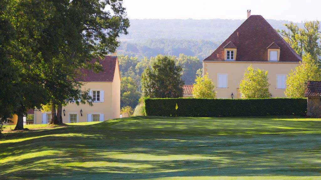 view from golf Chateau les Merles Dordogne