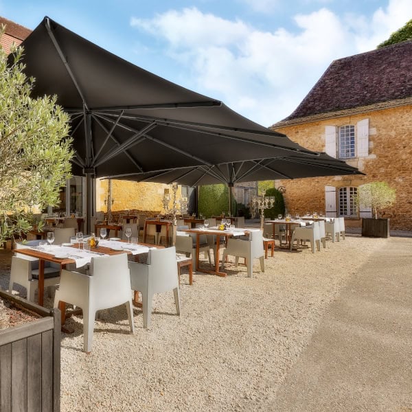 terrace chateau les merles