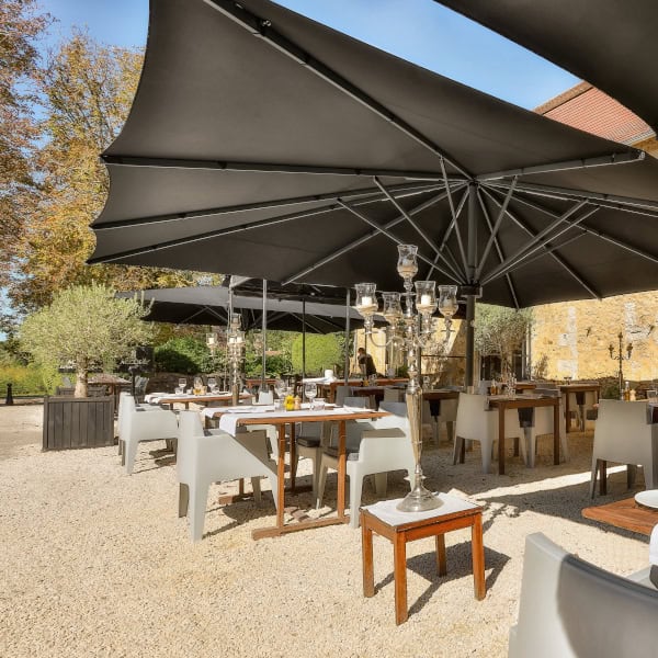 Terrace restaurant hotel chateau les merles dordogne